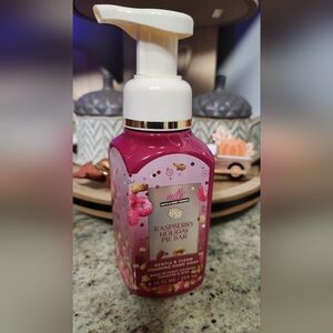 NWT Bath and Body Works x Milk Bar "RASPBERRY HOLIDAY PIE BAR" Foaming Hand Soap